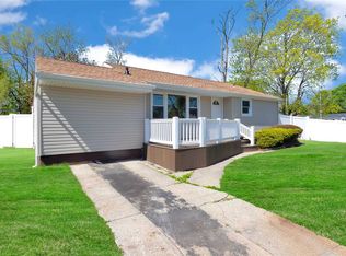 138 Westwood Dr, Brentwood, NY 11717