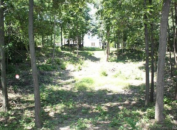 2nd image of 20 Woodmere Point Ct