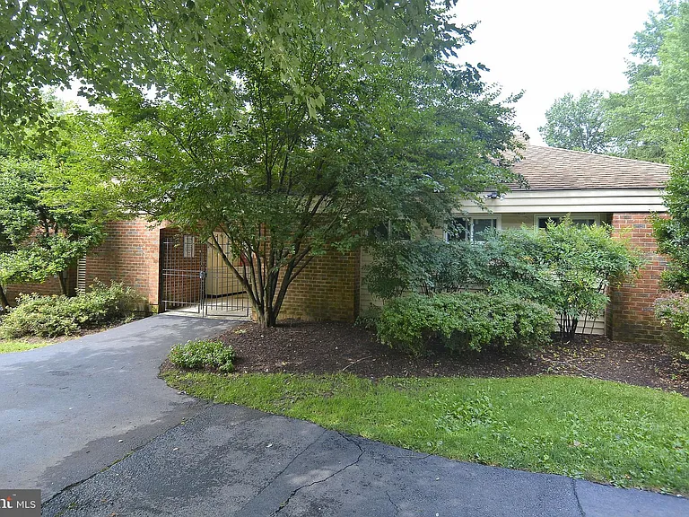 7561 Heatherton Ln — Photo 37