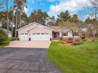610 Oakwood Ave, Plover, WI 54467