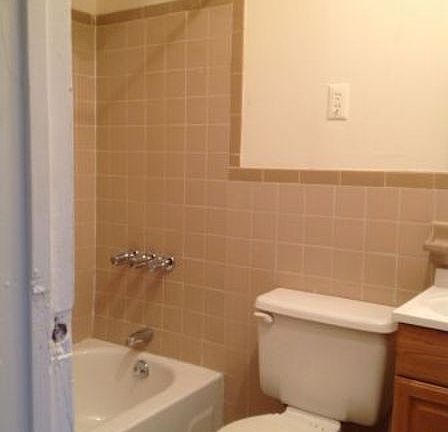3rd image of 374 Quincy St