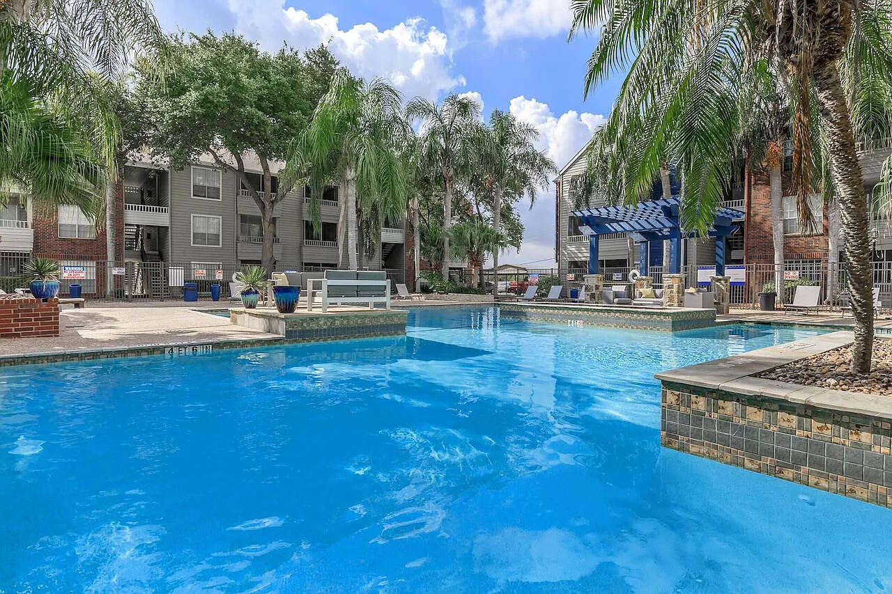 Sawgrass Apartments — Photo 1
