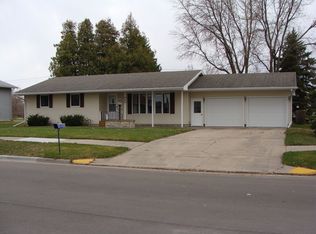 408 W 1st St, Argyle, MN 56713