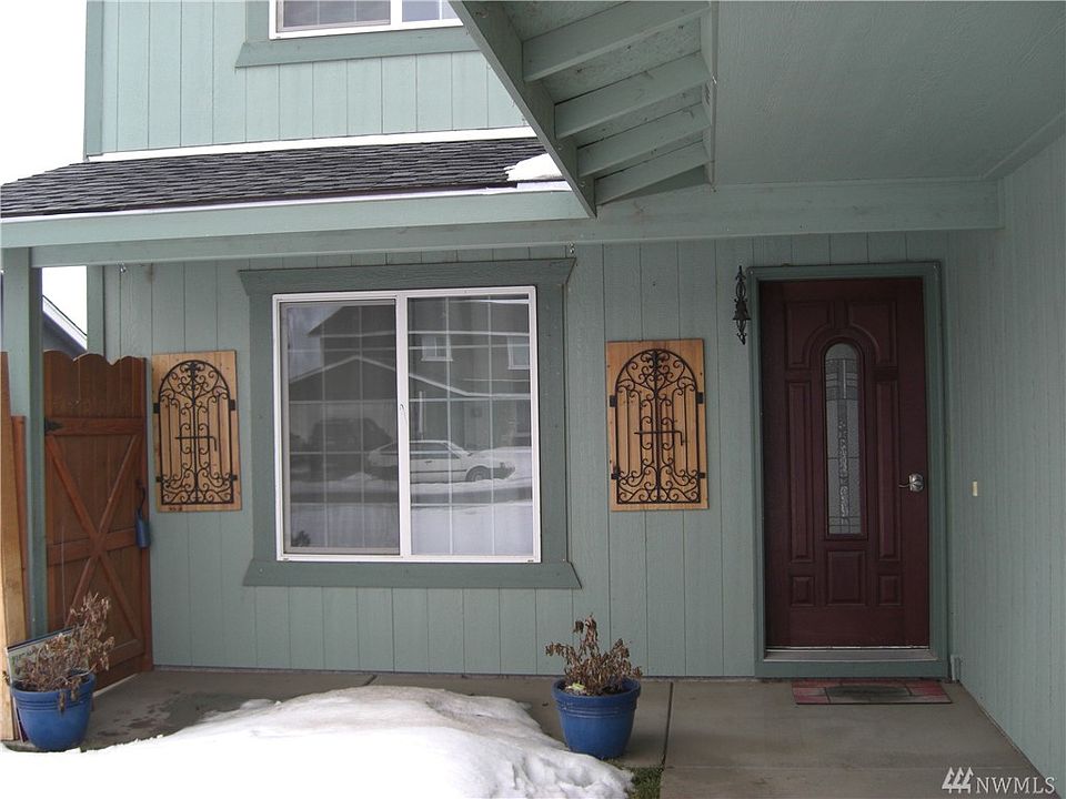 1st image of 729 L St SE