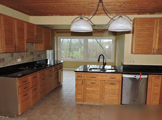 4th image of 915 Mettawa Ln