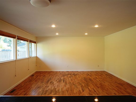 2nd image of 12416 NE 108th Ln