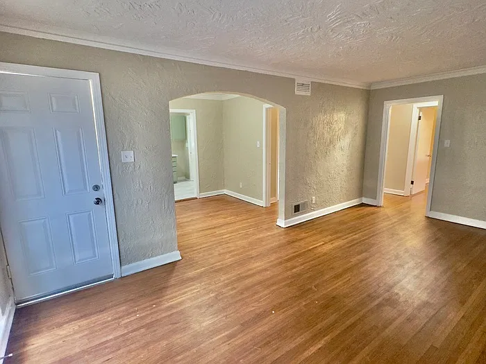 2 bed, 1.0 bath, 1200 sqft, $1,095 — Photo 4