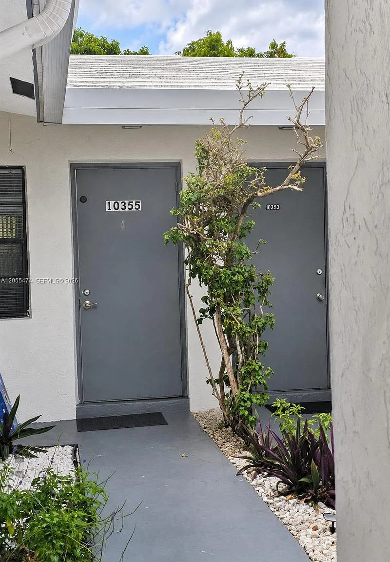 Coral Springs Lakes — Photo 3