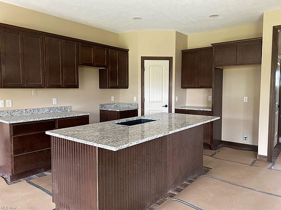 4th image of 1470 Stratford Way