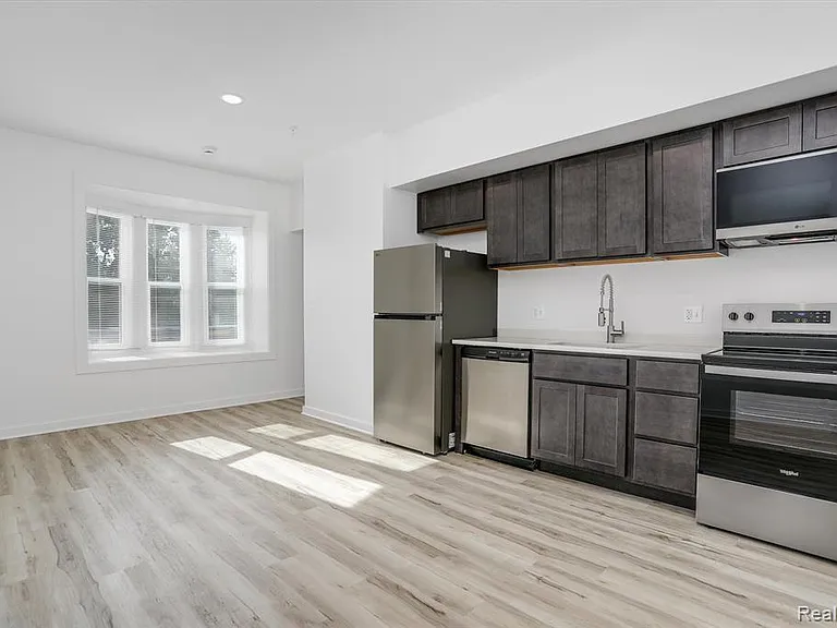 799 E Grand Blvd #8 — Photo 2