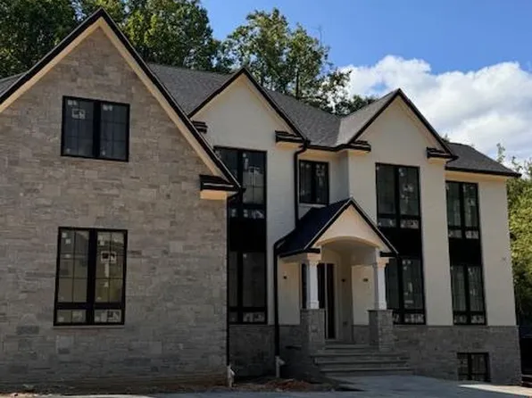 9932 Logan Dr, Potomac, MD 20854