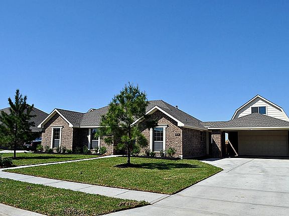 Keep those vehicles off the street with thie Long drive to an oversized detached garage.