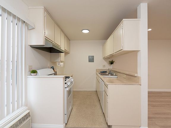 5th image of 1007 E Lomita Ave APT 213