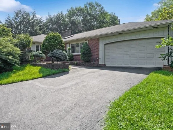 605 Brentwater Rd, Camp Hill, PA 17011