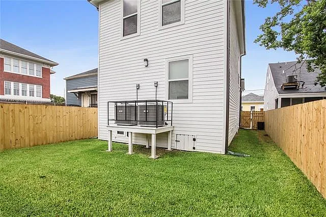 2129 Dumaine St — Photo 12