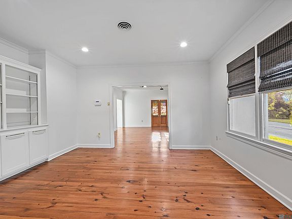 3rd image of 1180 Cyril Ave