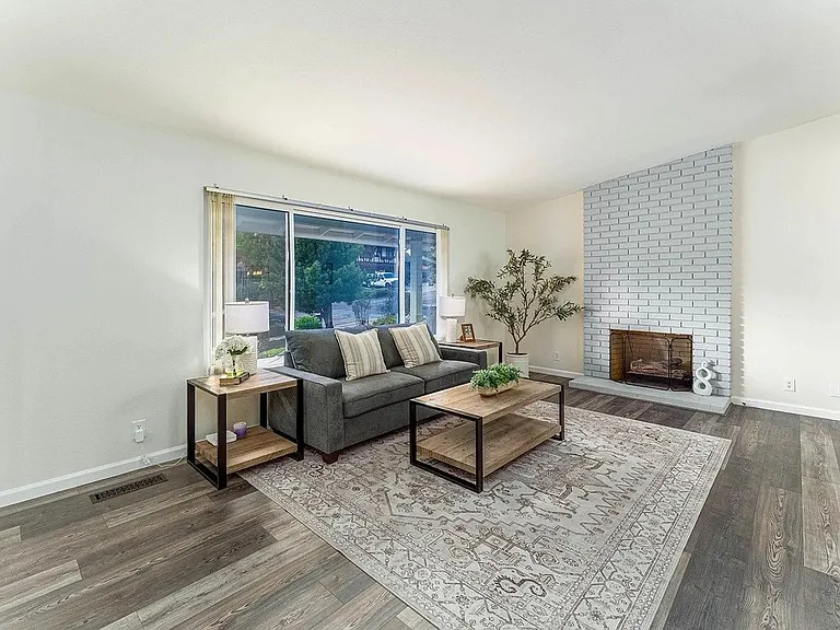 7684 Surrey Ln — Photo 2