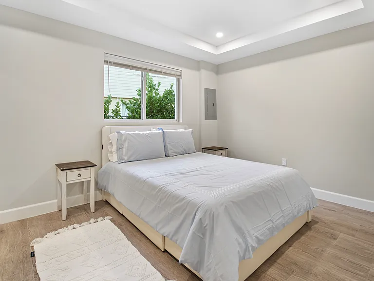 898 SE 2nd Pl #3 — Photo 4
