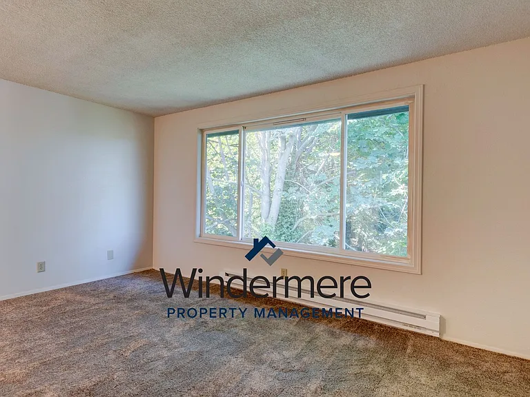 M0646-Prairie Village - 304 N. Main St — Photo 7