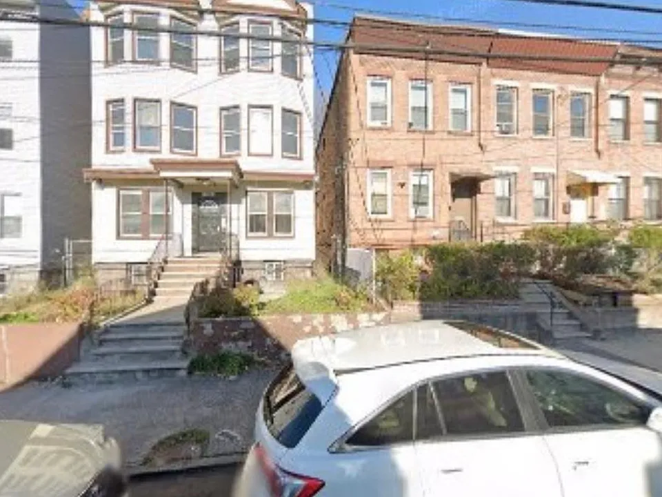 144 Clendenny Ave #C