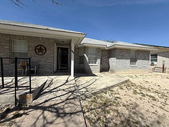 2nd image of 715 W 11th St