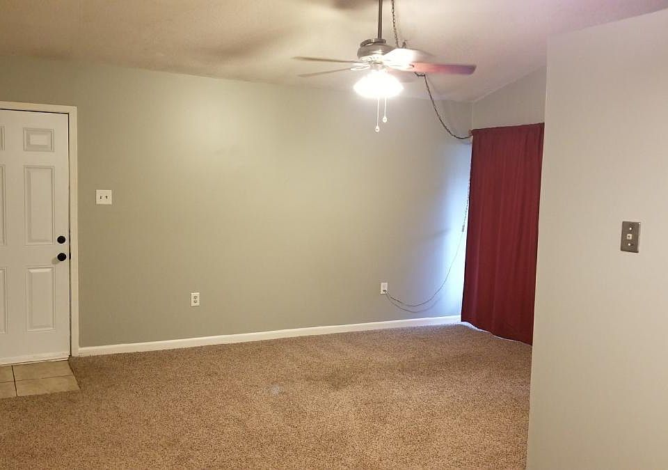1st image of 1704 Fox Run Dr APT 1
