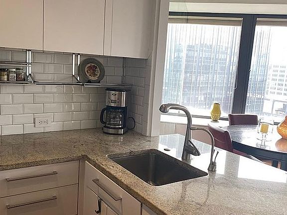 3rd image of 150 W 56th St APT 5106