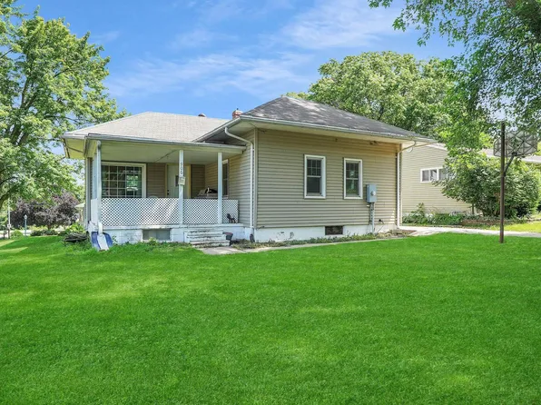 906 Newman Ave, Cedar Falls, IA 50613