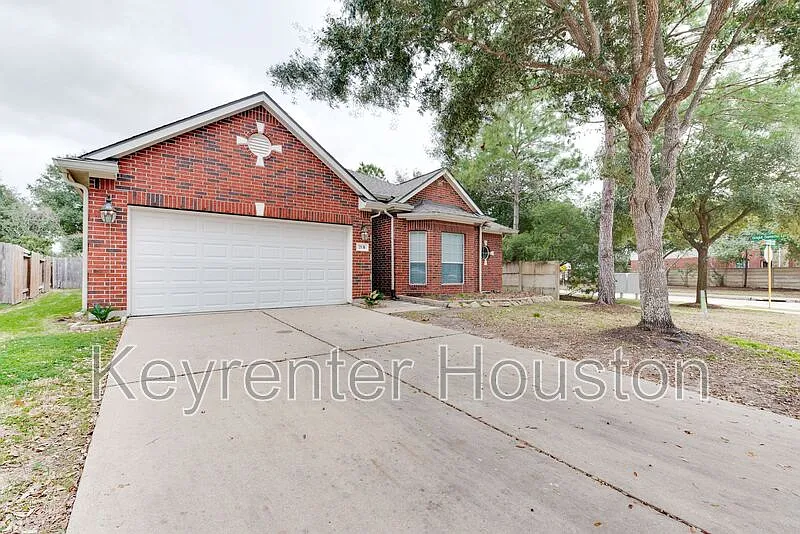 3 bed, 2.0 bath, 2148 sqft, $2,150 — Photo 2