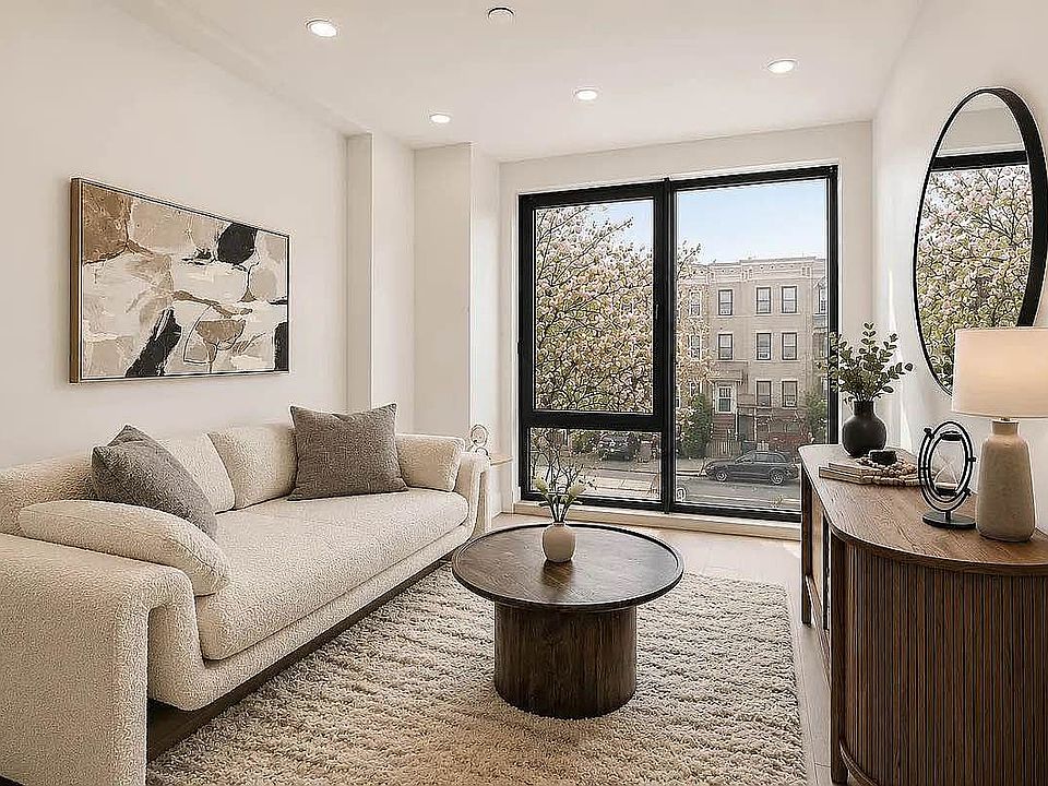1st image of 371 Hawthorne St #2R