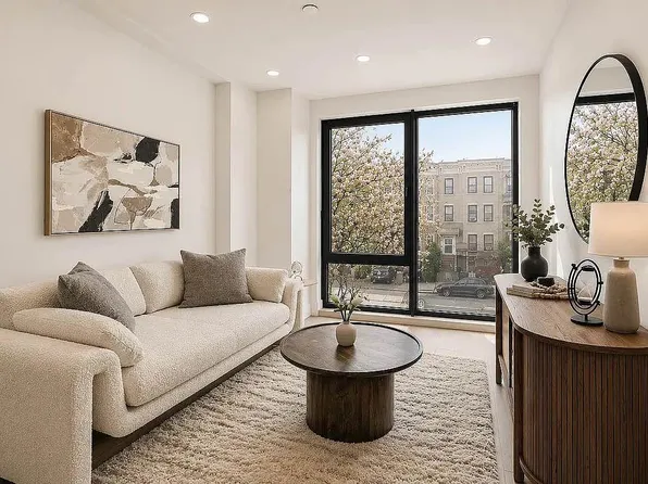 371 Hawthorne St #3F, Brooklyn, NY 11225