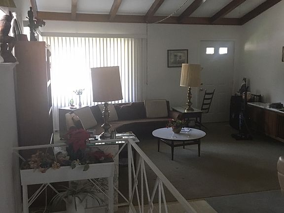 5th image of 372 Oakland St