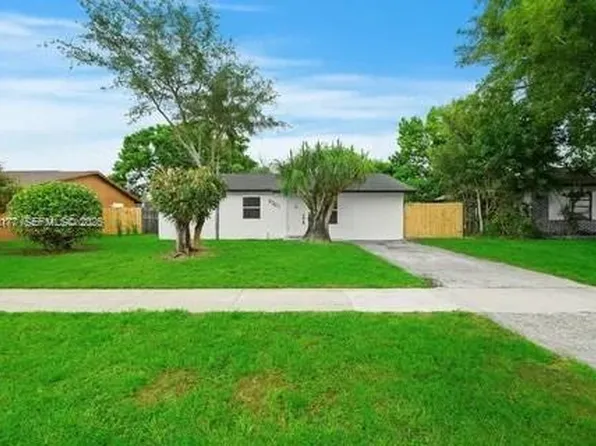8201 SW 7th St, North Lauderdale, FL 33068
