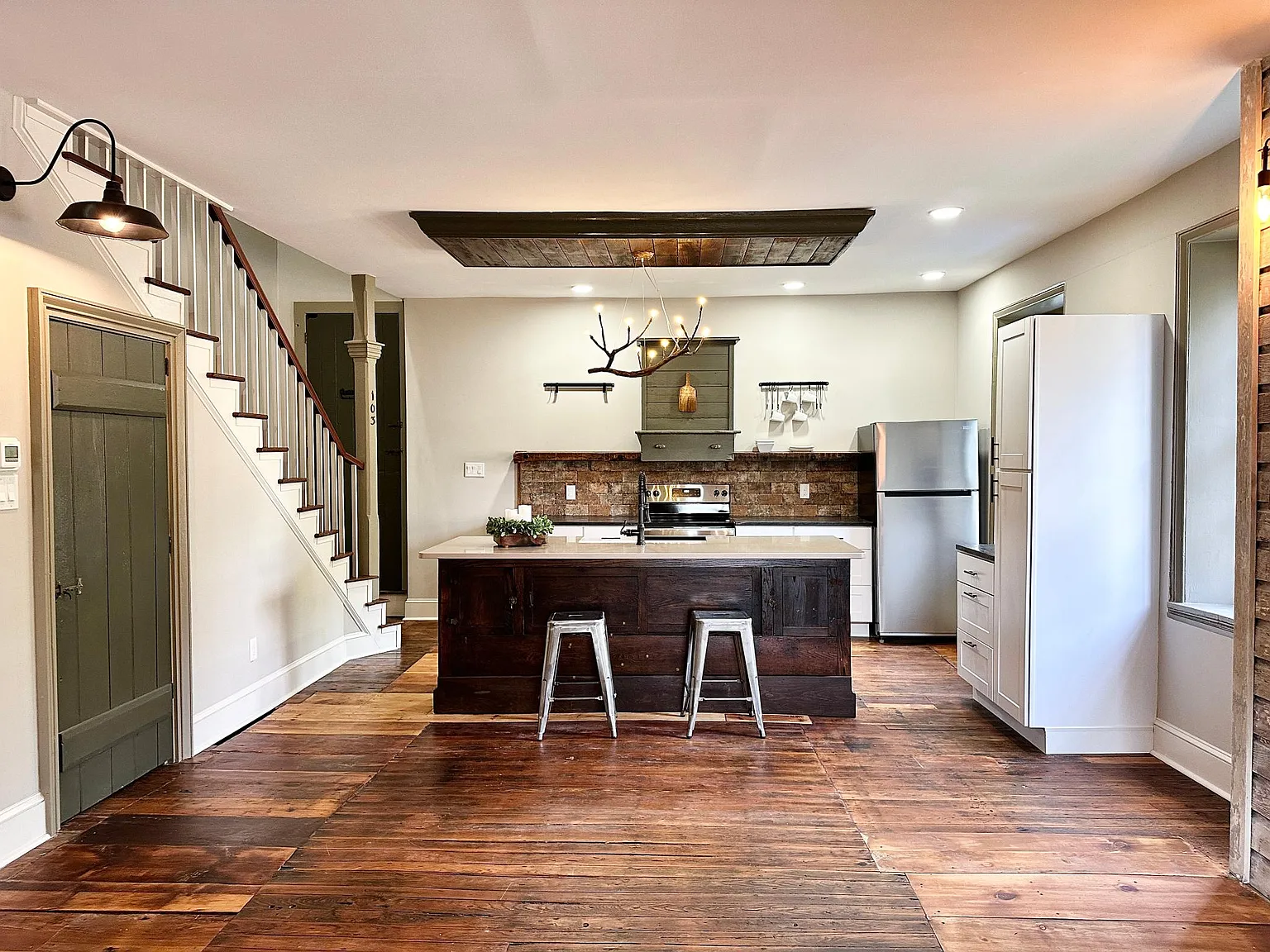 2 bed, 1.5 bath, 1400 sqft, $2,400 — Photo 4