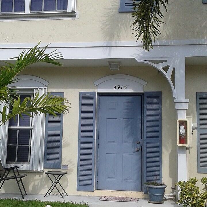 1st image of 4913 SW 31st Ter