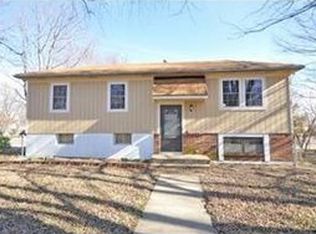 20111 E Blue Mills Ct, Independence, MO 64056