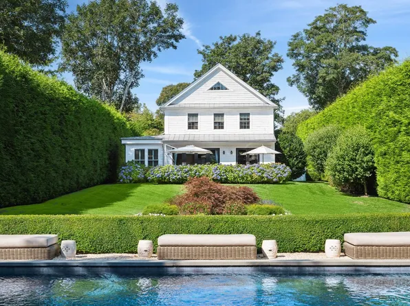 77 School St, Bridgehampton, NY 11963