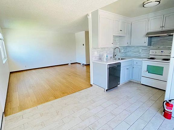 3rd image of 3-280 Richmond Dr #3