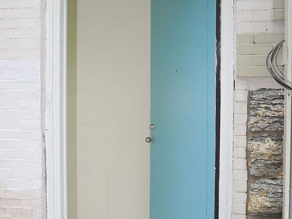 2nd image of 2550 Pillsbury Ave S APT 1