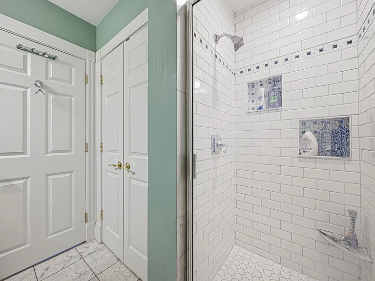846 E 5th St #1 — Photo 10