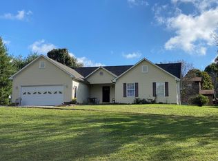 105 Glade Dr, Tazewell, VA 24651