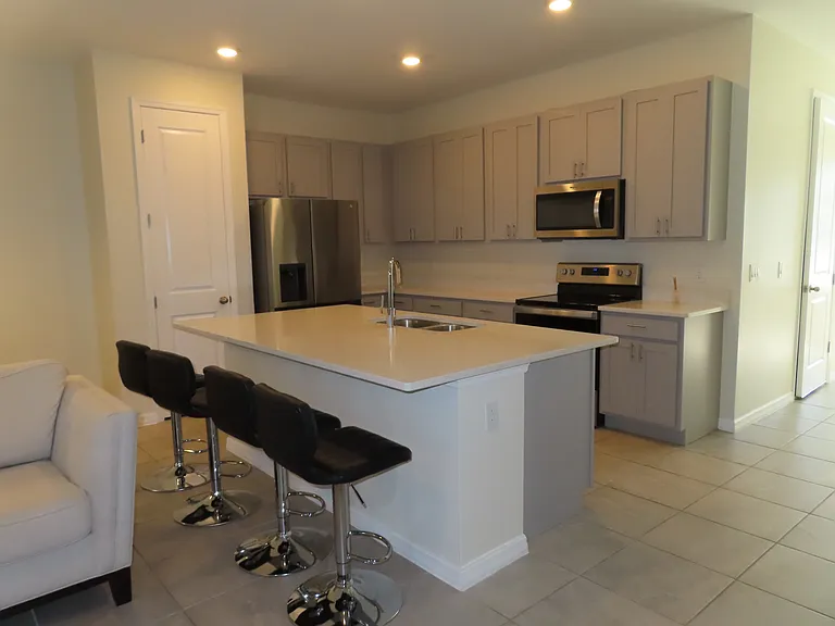 1537 Discovery St — Photo 5