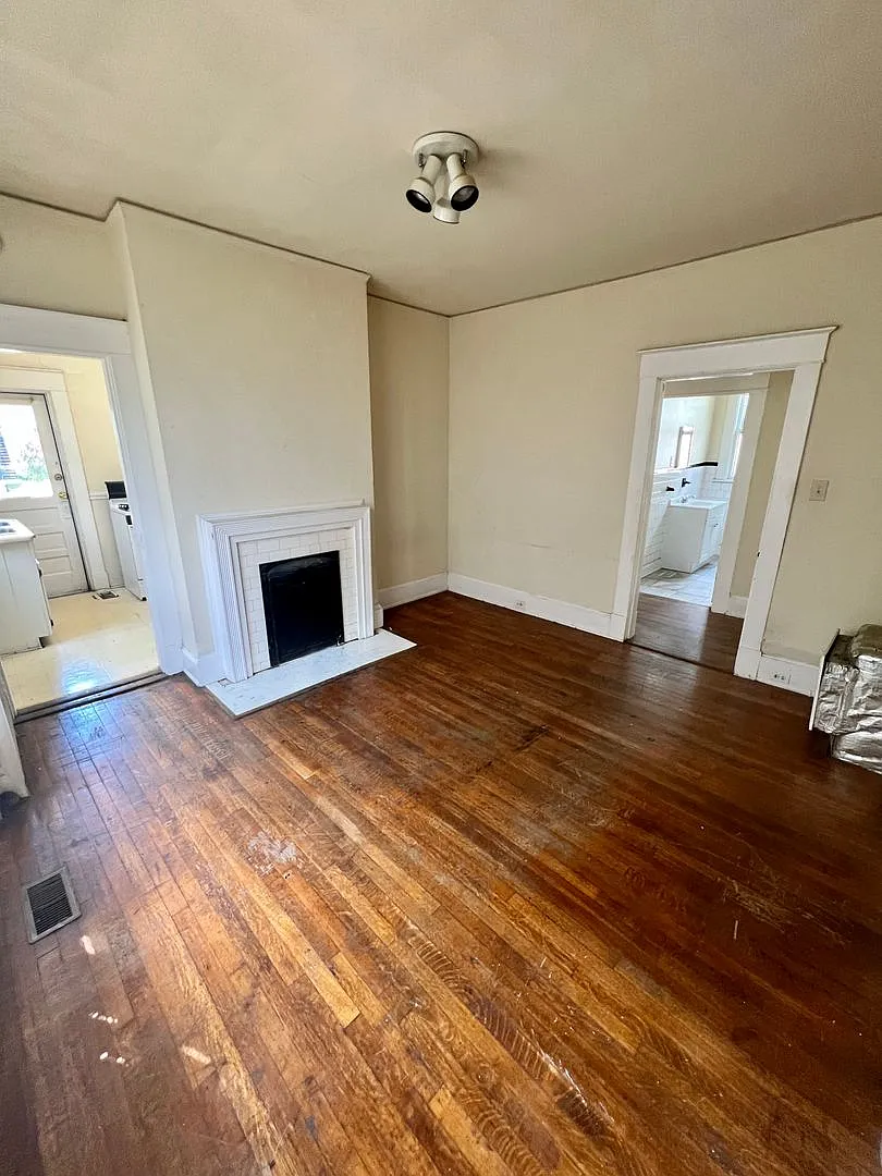 3310 Barton Ave — Photo 3