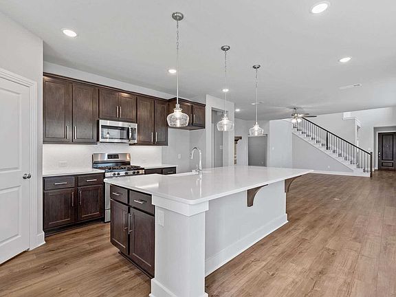 5th image of 1833 Horseshoe Ln