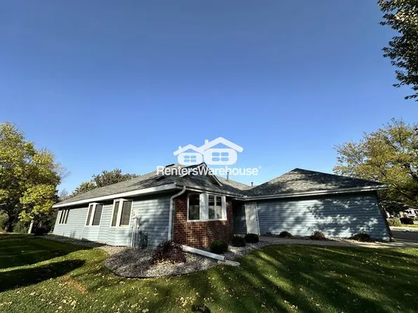 7062 24th St N, Oakdale, MN 55128