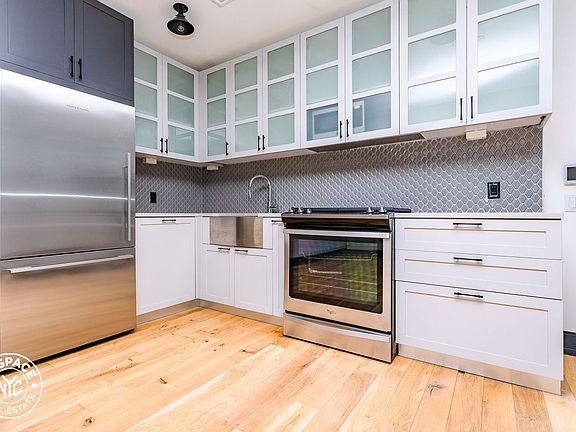 3rd image of 10 Montieth St #993