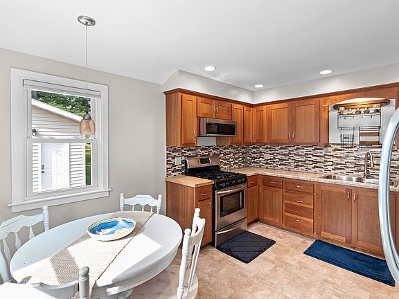 3rd image of 1253 Marian Ln