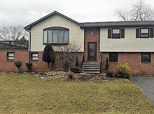 579 Lake Meade Dr, East Berlin, PA 17316