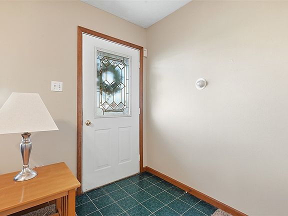 3rd image of 2586 Paige St
