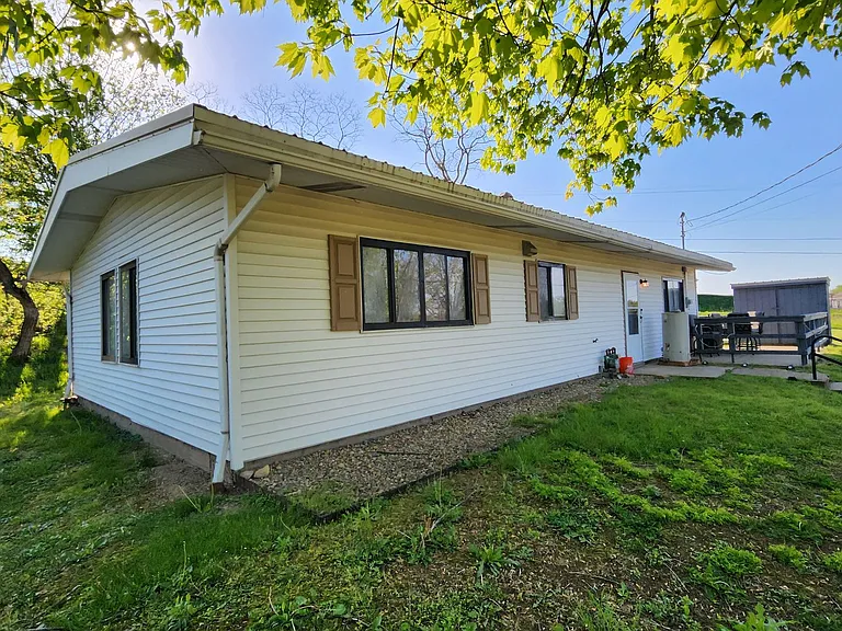 201 Woods Edge Ln — Photo 13